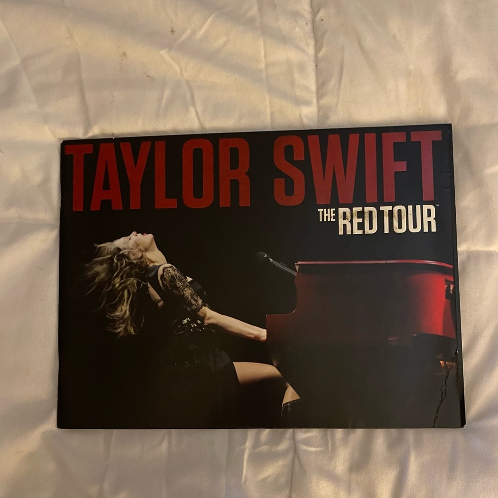 Taylor Swift The Red Tour Book